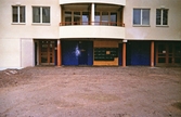 Nya entréer i upprustning av Markmacken, 2001