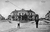 Man och pojke på Vasatorget 3, 1909