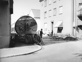 Arbete med elkabel på Hertig Karls allé, 1960-tal