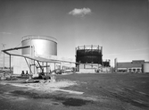 Lättbensintank och gasklocka vid det nya spaltgasverket, 1962