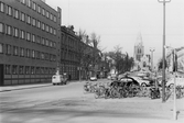 Cykel- och bilparkering på Stortorget, 1960-tal