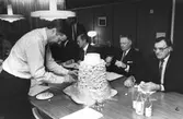 Spettekaka serveras på Styrelsemöte på Örebro Energi, 1991