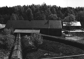 Intagstuber av trä vid Karlslunds kraftstation