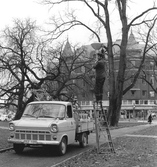 Belysningsarbete i Oskarsparken, 1970-tal