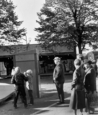 Kö till karusell i Hallsberg, 1979