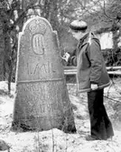 Kvinna vid milsten i Fellingbro, 1976