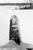 Milsten vid Vibysjön, 1976