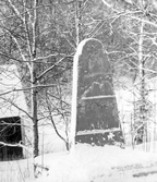 Milsten vid Sandbacken i Lerbäck, 1976