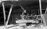 Målning av släpkärra vid SJ:s förråd på Köping-Hultsgatan,, 1972