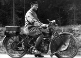 Man på motorcykel, 1930-tal