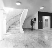 Man vid telefonhytt, 1970