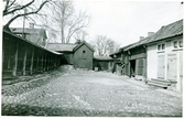 Gårdsinteriör, med förstall, Stora gatan-Hållgatan i Västerås. 1936.