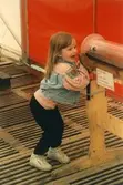 Flicka med vågmaskin i Tom Tits i Tekniska kvarnen, 1997