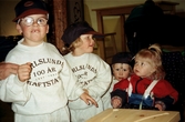 Besökande barn i jubileumströjor på Tom Tits i Tekniska kvarnen, 1997