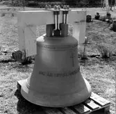 Kyrkklocka. Nya kyrkogården.