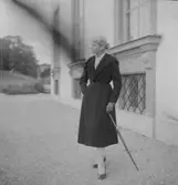 Lindens damkonfektion (Beckman) Lillemor Egnell i 2 kappor, 2 dräkter