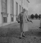 Lindens damkonfektion (Beckman) Lillemor Egnell i 2 kappor, 2 dräkter