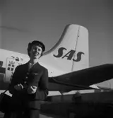 Grafisk Konst (herr Romell) Bromma: flygvärdinna, SAS-plan, bil o flyg parkeringsplats