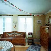 Interiör av hemmansägare Ivar Edins manbyggnad, uppförd 1852. Södra kammaren sedd mot öster. 