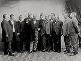 Troligen en manskör med dirigenten i mitten. Fotograferat innan Björkström etablerade sig i Varberg.