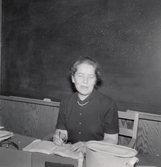 Naemi Salén, teckningslärare på flickläroverket, 1950-tal