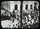 Gymnastiktrupp marscherar längst Drottninggatan, 1923