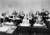 Skrivlektion på Risbergska skolan, ca 1900