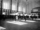 Gymnastiklektion på Risbergska skolan, 1920-tal