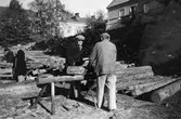 Arbete på vedbacken vid vårdhemmet, 1930-tal