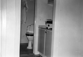 Del av badrum och kök på Rostahemmet, 1956-1957