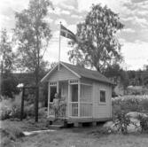 Georg Hedbergs villa och tomt. Kusinerna Ulla-Marie Hedberg och Barbro Jonsson