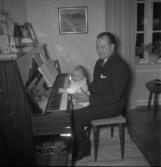 Gustav Boman med sonen Nils. Kyrkdal