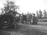På väg hem från kräftskivan i Täby, 1920-tal