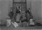 En grupp med pigor, 1890-tal