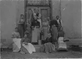 En grupp med pigor, 1890-tal