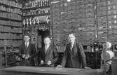 Butikspersonal i järnhandel, 1910-tal