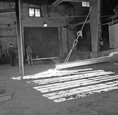 Gjutningsarbete i hyttan, 1963-03-01