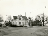 Hus vid vägkorsning, 1963-tal