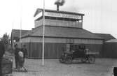Arboga glashyttas monter på Örebroutställningen, 1928