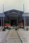 Loktraversen 'Färjan' på Centralverkstäderna, Grev Rosengatan, 1980-1981