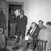 Görans Johanssons inför rätta för bränderna på Öland. Journalister antecknar.