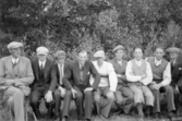 Pojkar på bänk i Kilsmo, 1930-tal