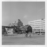 Cykelfärd vid rivningshus, 1960