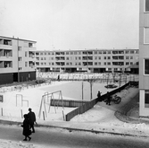 Hyreshus och lekplats i Markbacken, 1960-tal