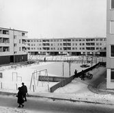 Hyreshus och lekplats i Markbacken, 1960-tal