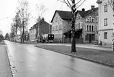 Lastbil vid byggnad, efter 1967