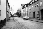 Bil parkerad på Aspnäsgatan, 1971