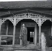 Dr Palm i Björkerum i Karl Olsgården. Huset ligger numera i Himmelsberga, Långlöts socken, men låg ursprungligen i Dyestad, Runstens socken.