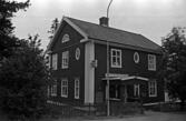 Vändkretsen 3, hus I V. Lasarettsgatan. I detta hus fanns en damfrisering. Kvinnan som ägde den hette Nordlander i efternamn.