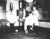 Interiör från rak-och frisersalongen, 1920-tal